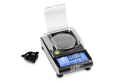 Compact pocket carat balance for precision weighing of jewellery and precious stones