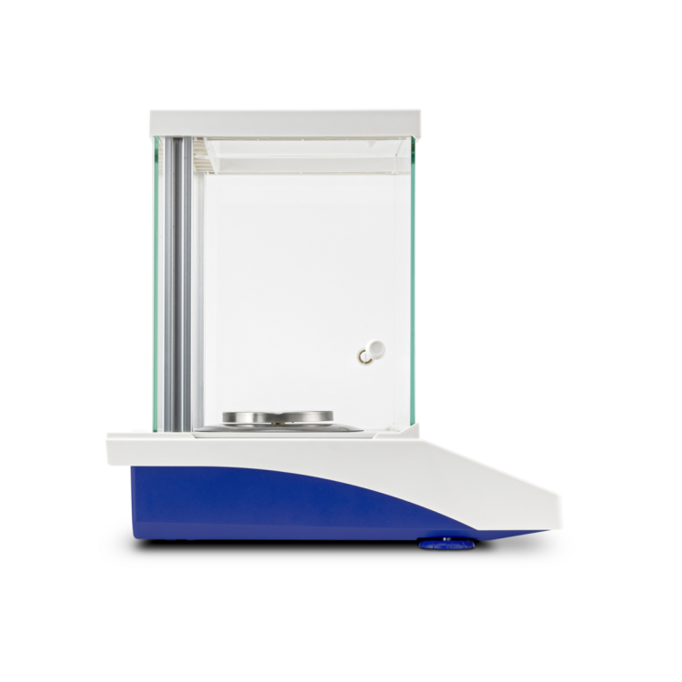 Entry level analytical balance with compact housing and internal adjustment
